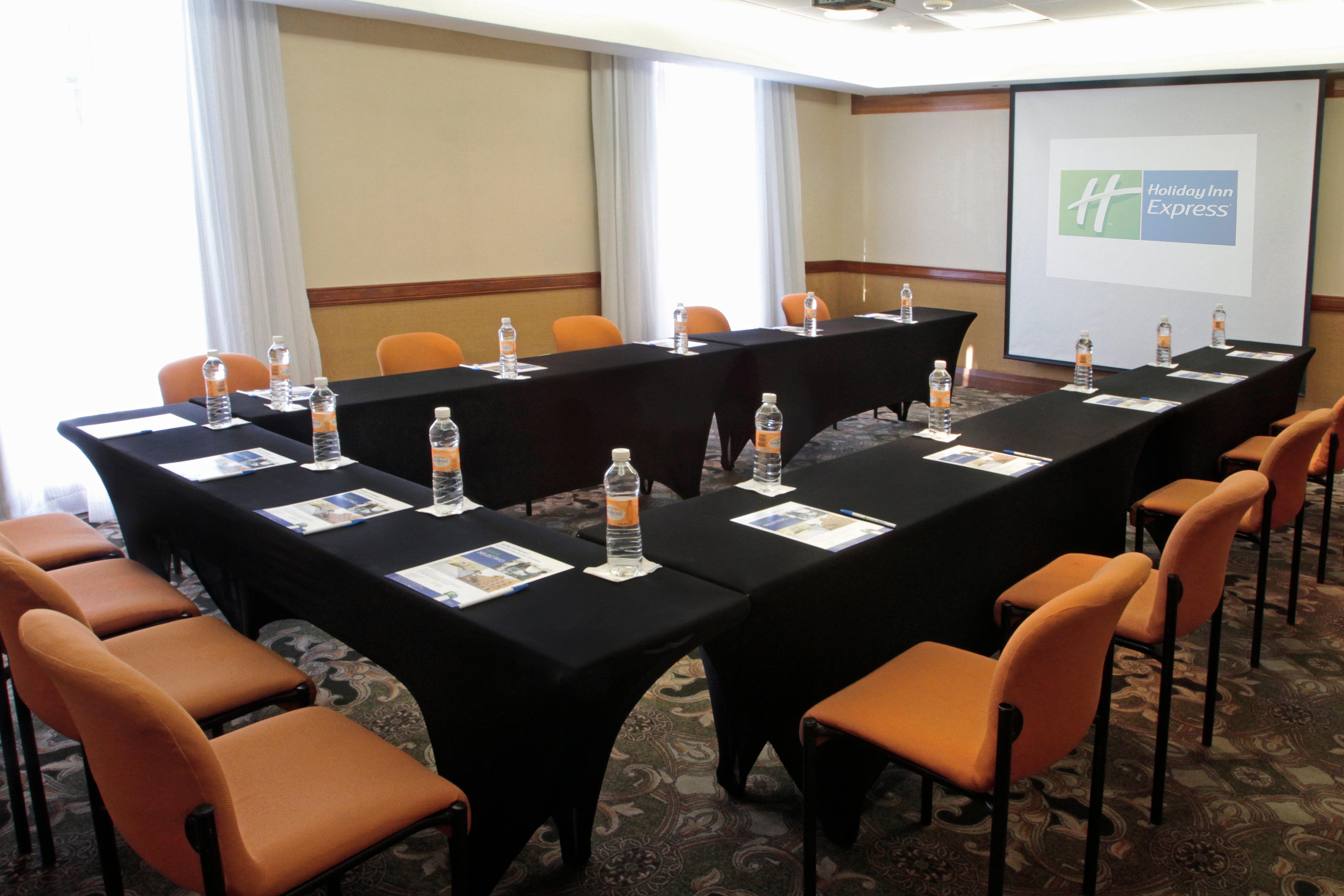Holiday Inn Express Monterrey Galerias-San Jeronimo By Ihg Екстер'єр фото