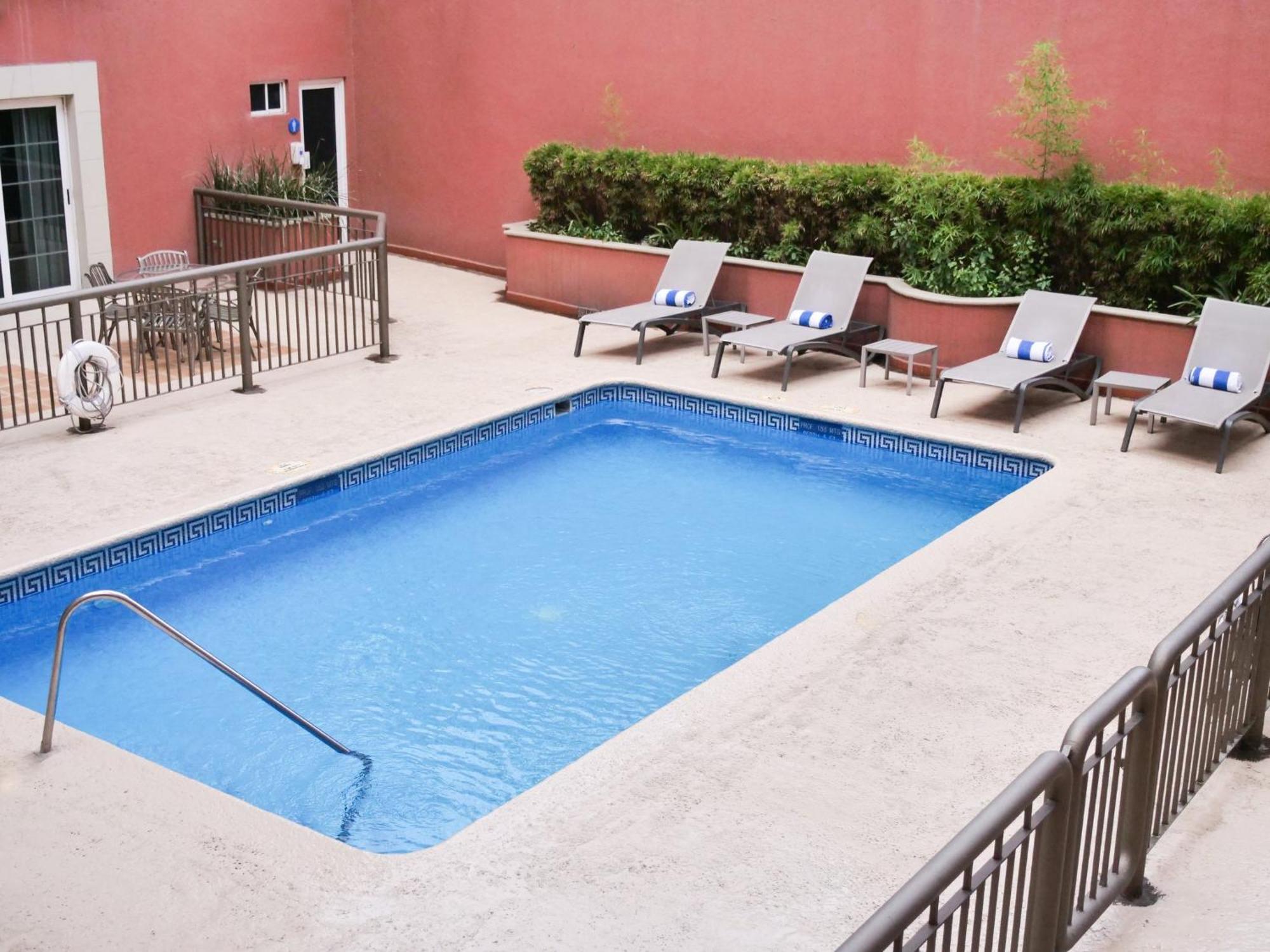 Holiday Inn Express Monterrey Galerias-San Jeronimo By Ihg Екстер'єр фото
